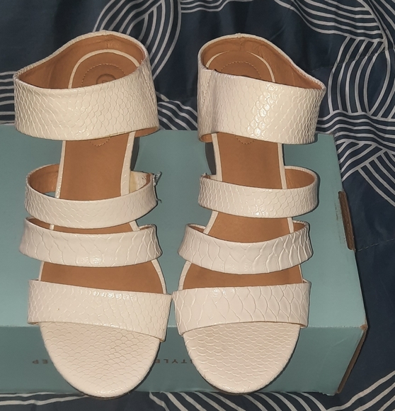 White strappy wedge heels sz 11 - Picture 1 of 7
